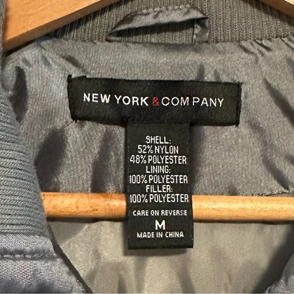 New York & Co Women's Metallic Gray Puffer Vest with Detachable Hood Size Medium - Picture 9 of 10